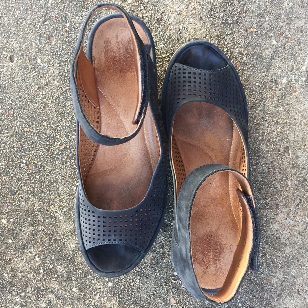 👡 Clarks Wedge Sandals